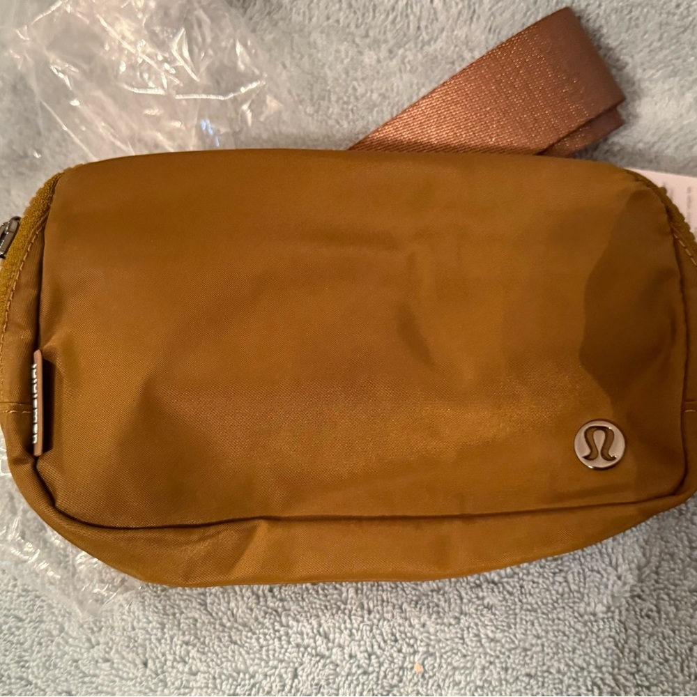 Lululemon everywhere bag  NWT 🌸Spring Sale